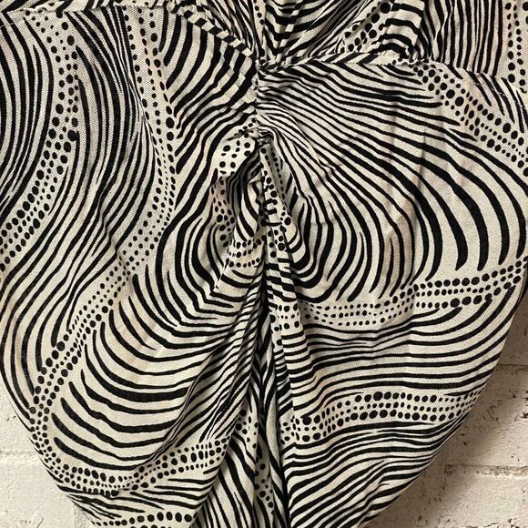 Newport News Animal Print Ruched Blouse Large - Picture 9 of 9